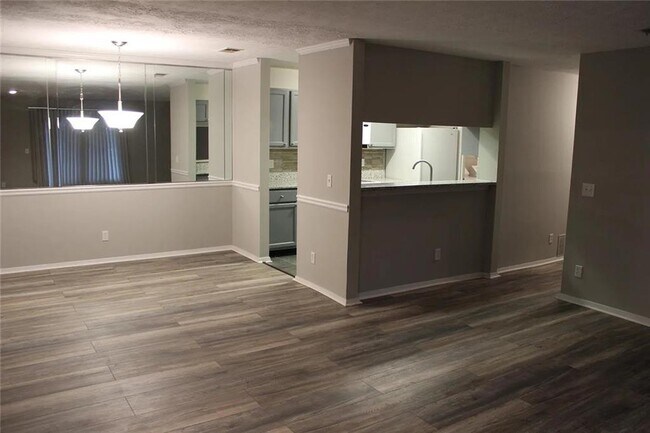Building Photo - 204 Warm Springs Cir