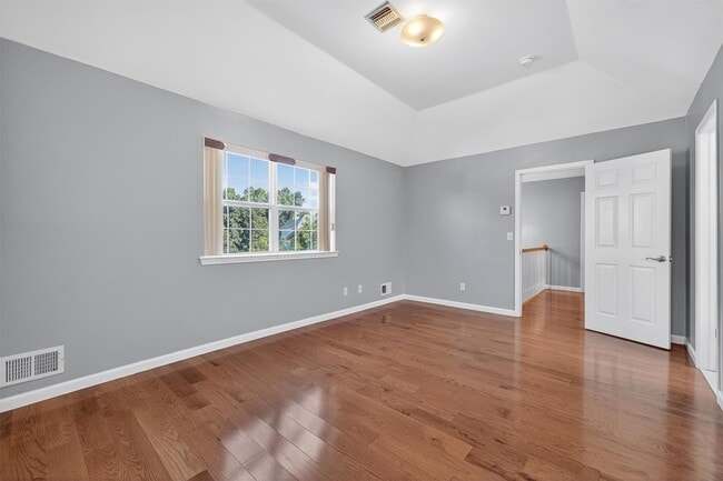Building Photo - 5 Bridle Ct