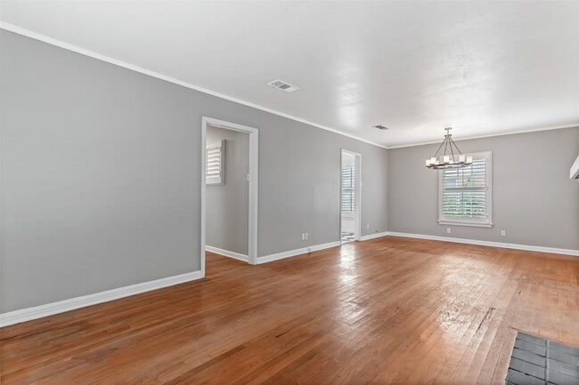 Building Photo - 1510 S Montreal Ave