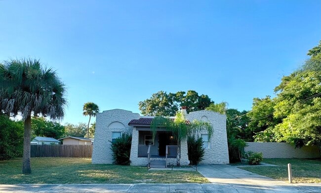 Building Photo - 126 Highland St