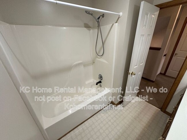 Building Photo - 766 Spring Cir