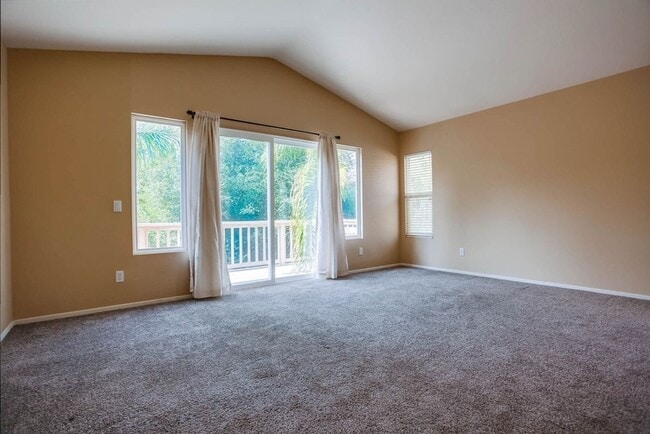 Building Photo - Available Now!! Spacious 4 Bedroom Plus a ...