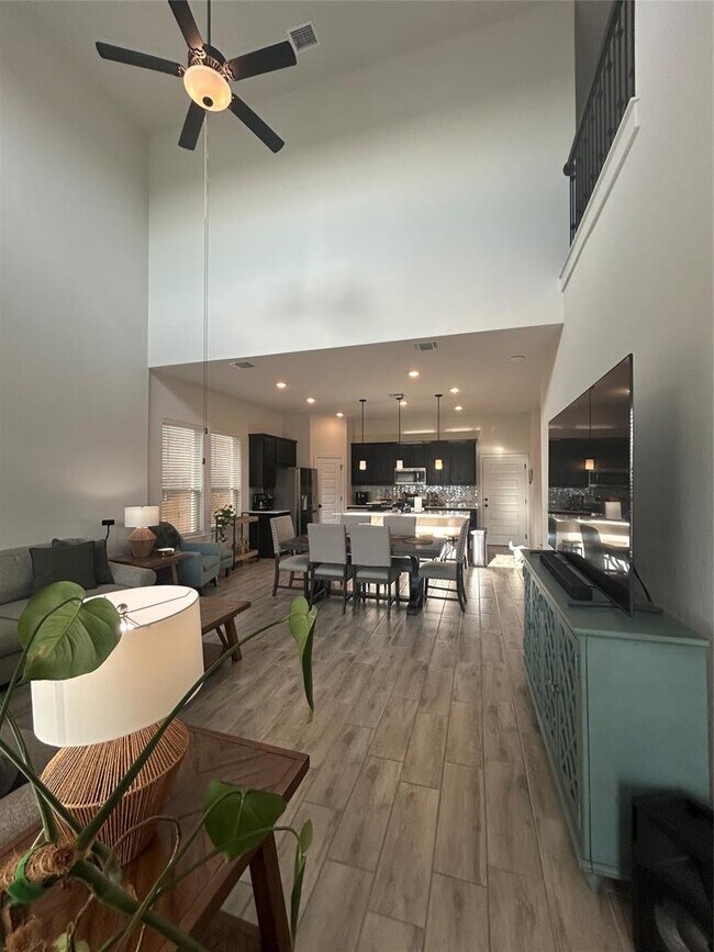 Building Photo - 12906 Stanford Dr