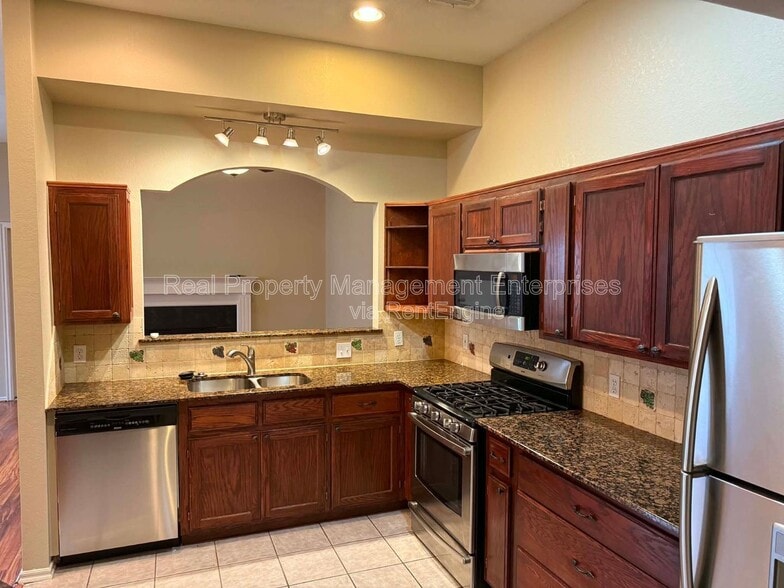 Building Photo - 4101 Heritage Pl Dr
