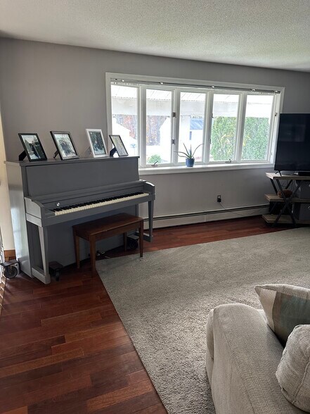 Building Photo - 29 Montano Rd