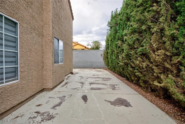 Building Photo - 9836 Russett Wood Cir