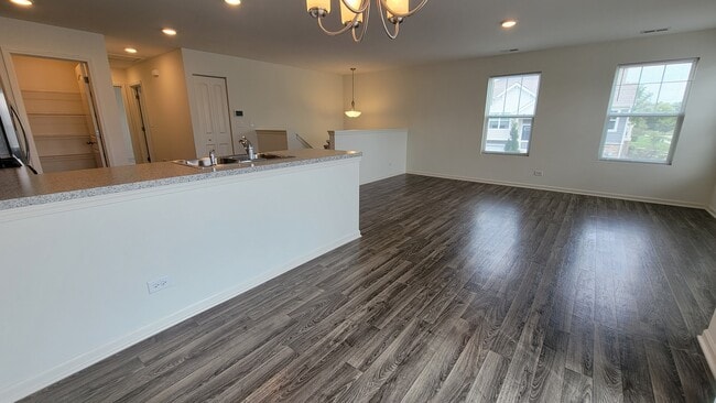 Building Photo - 200 Goldenrod Dr