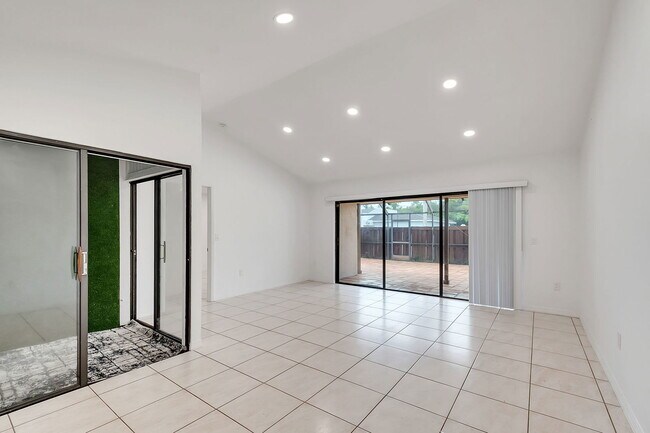 Building Photo - 11364 SW 87th Ter