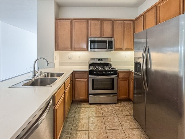 Building Photo - Beautiful 3 Bd/2Ba Spacious Home in Fullerton w/AC and Ample Community Amenities!