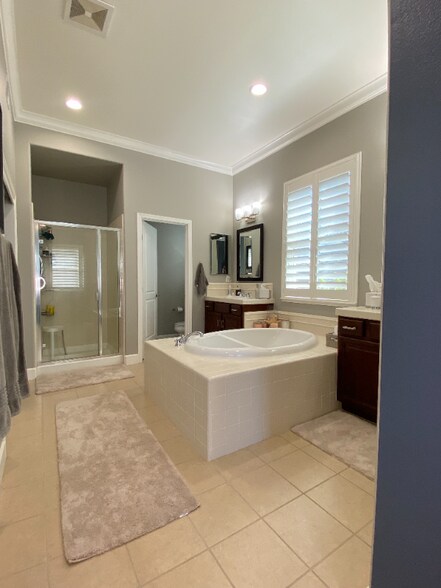 Building Photo - 5195 Equestrian Ct