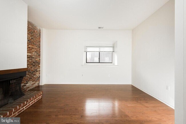 Building Photo - 2031 South St