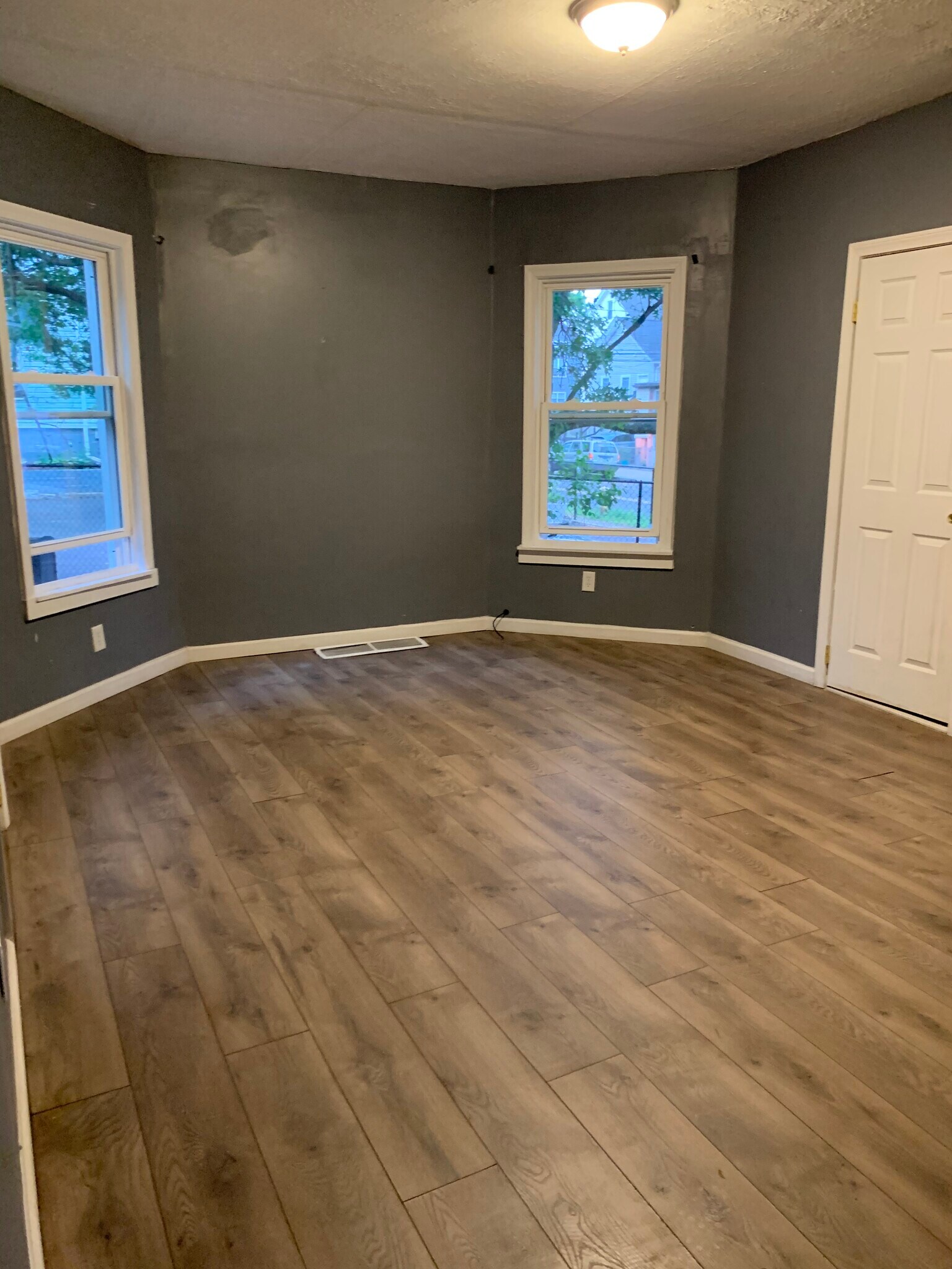 Living Room - 405 Blatchley Ave