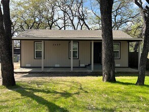 Building Photo - 3609 Forest Lawn Dr