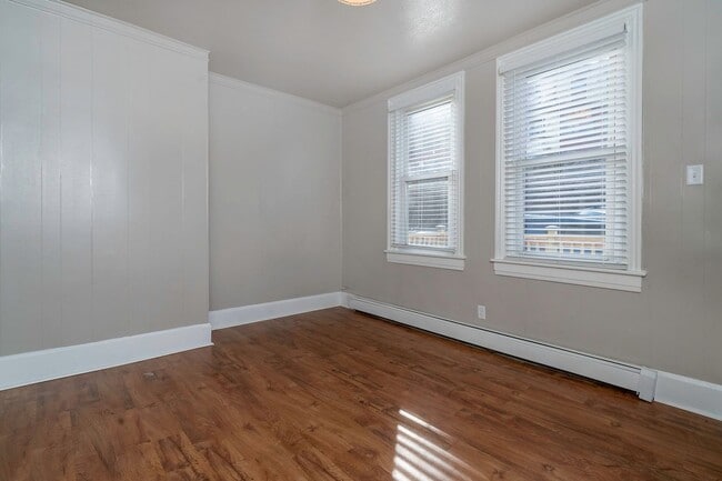 Building Photo - Remodeled 1 bedroom with fenced backyard
