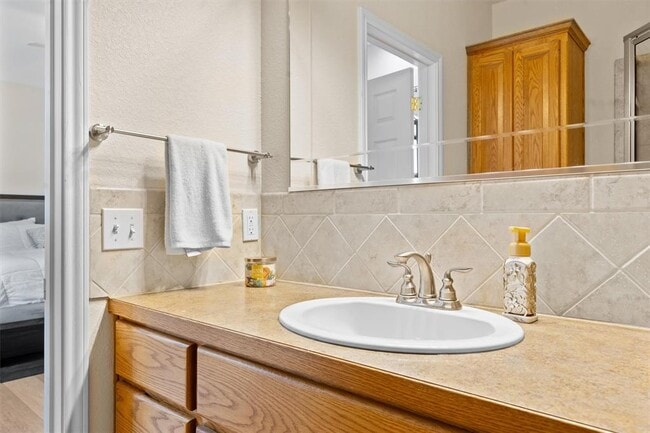 Building Photo - 104 Kings Way