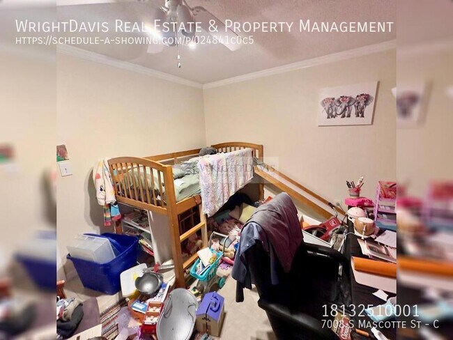 Building Photo - Charming 2/1 in Tampa!