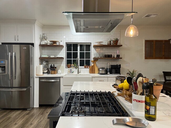 Building Photo - 9333 Swinton Ave