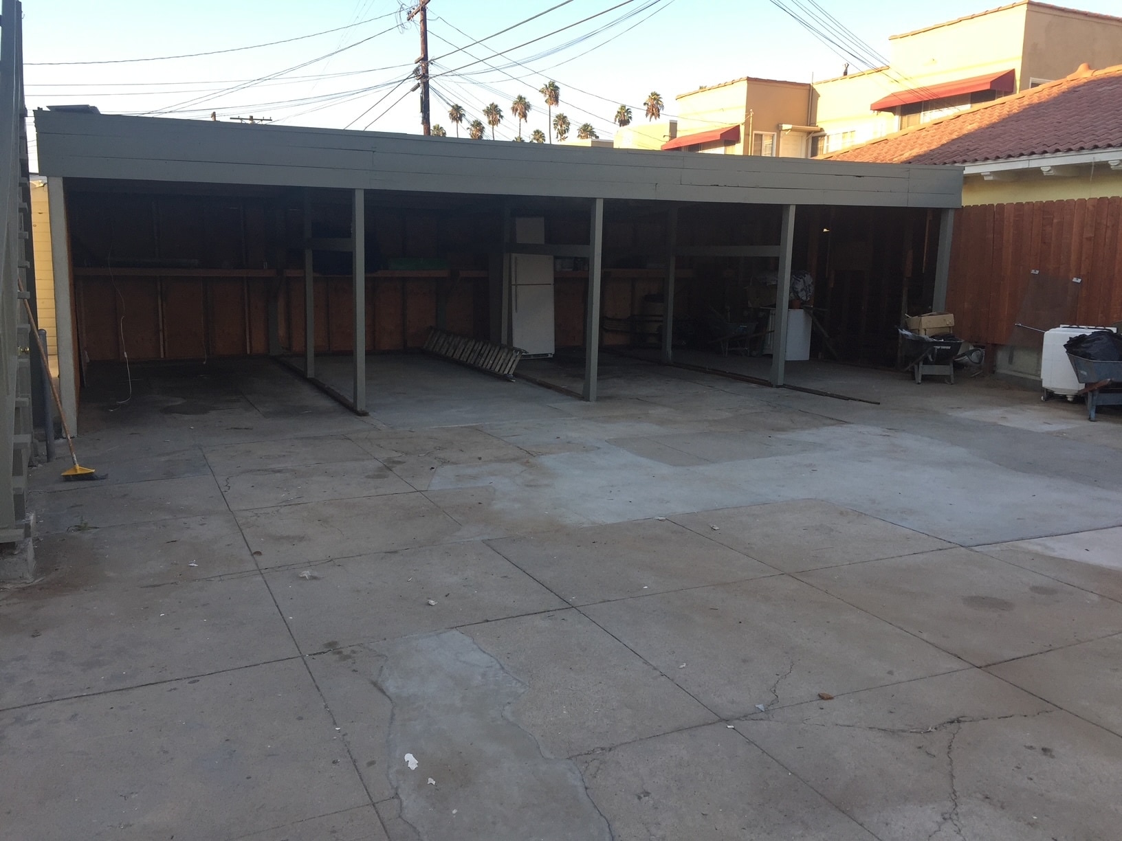 Building Photo - 1330 S Van Ness Ave