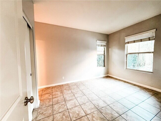 Building Photo - 87 Coleridge