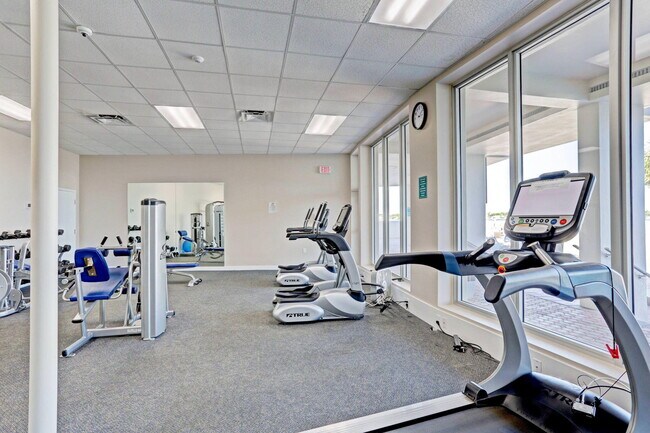 Building Photo - 134 Lakeshore Dr