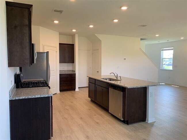 Building Photo - 317 Brody Ln