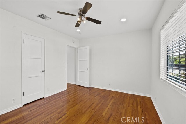 Building Photo - 8440 Oakdale Ave