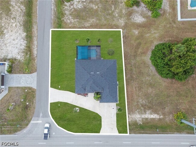 Building Photo - 24 Chiquita Blvd S