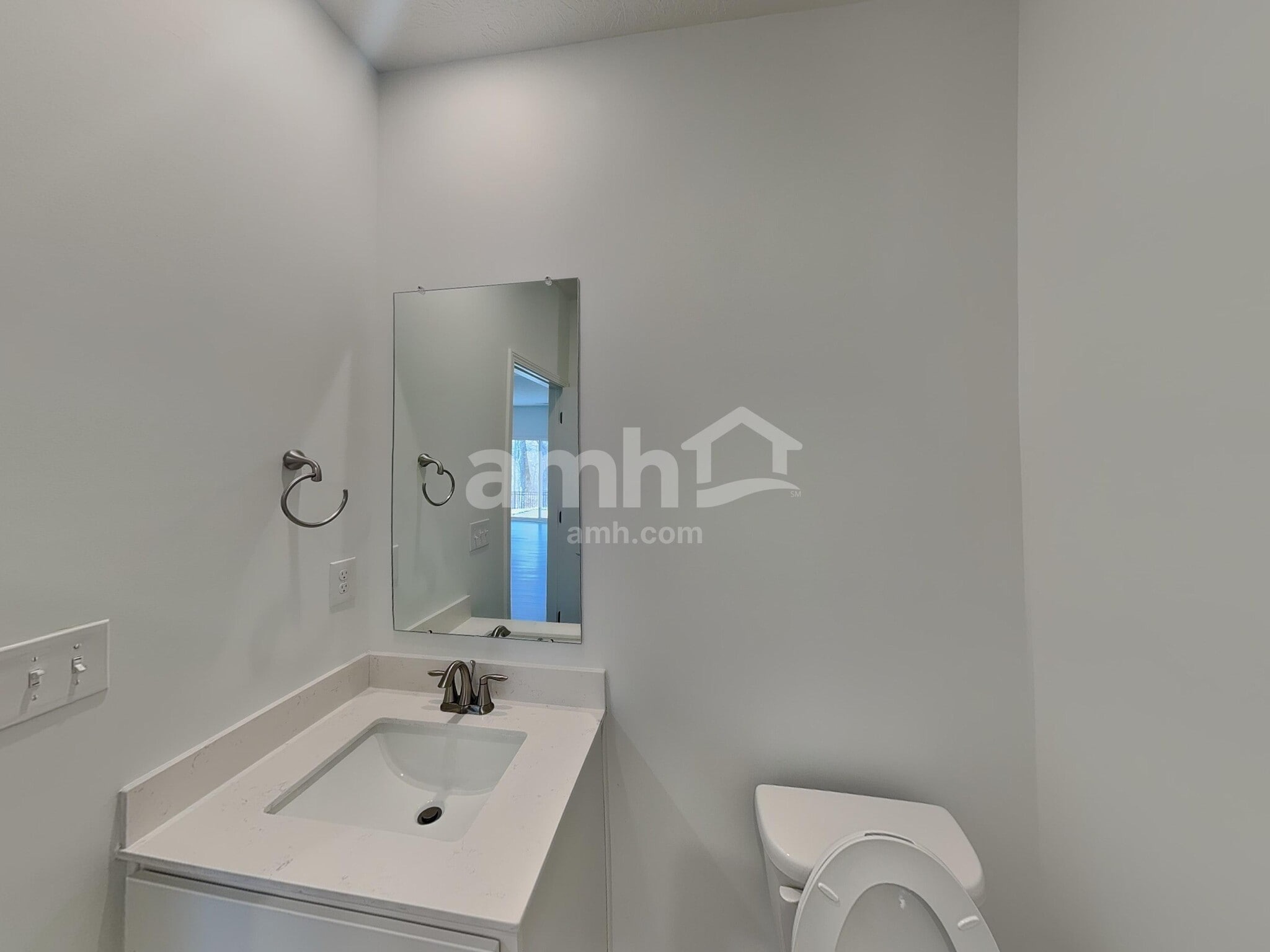 Building Photo - 998 Heritage Blvd