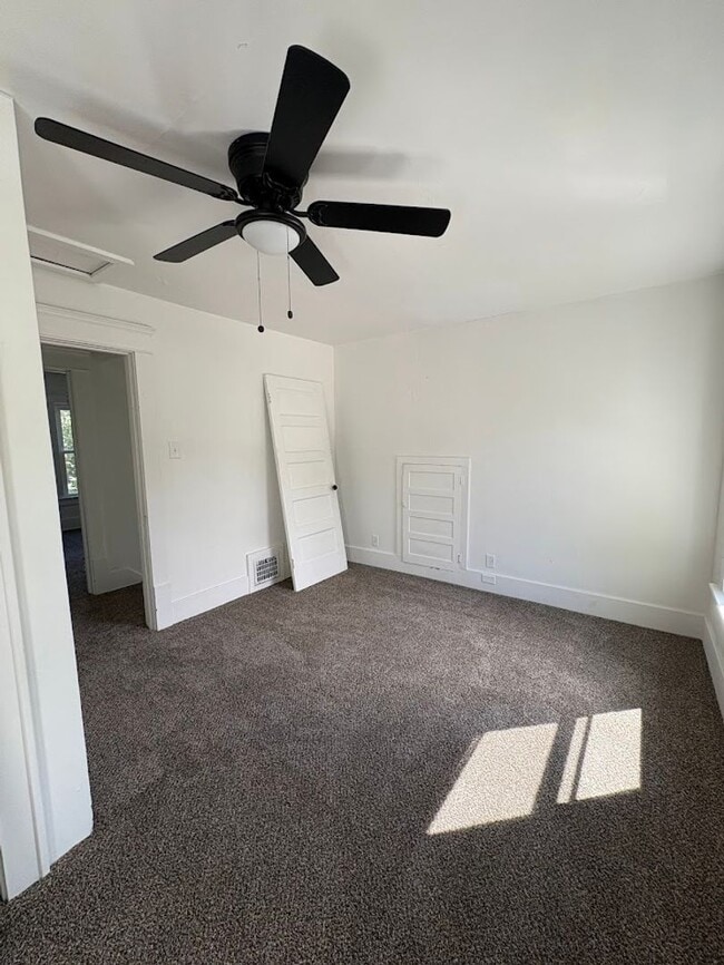 Building Photo - Three bedroom two bathroom home for rent
