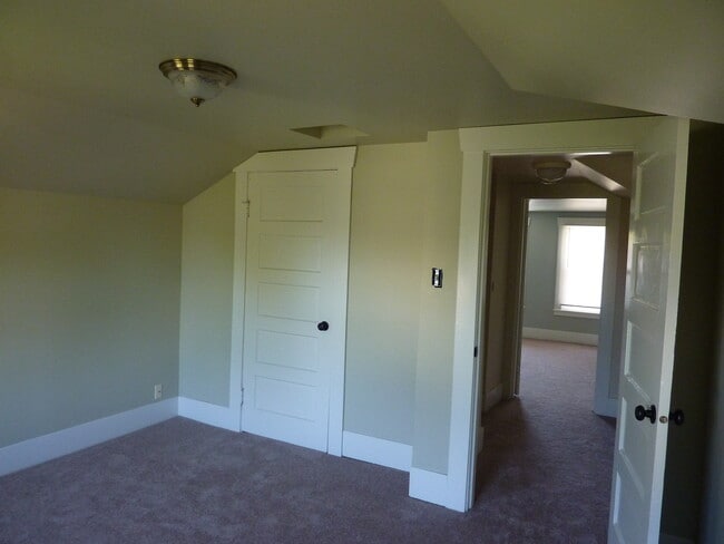 Building Photo - 731 S 49th St