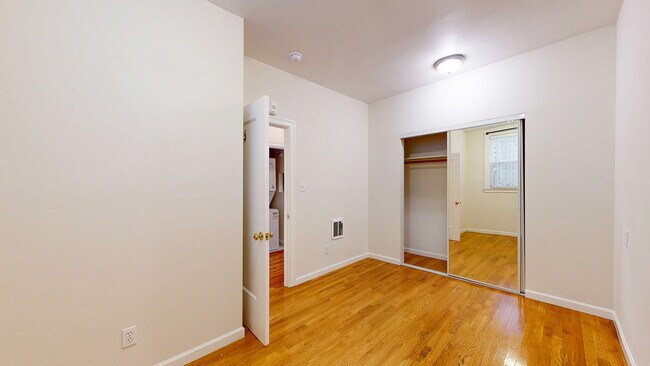 Building Photo - 470 14th St