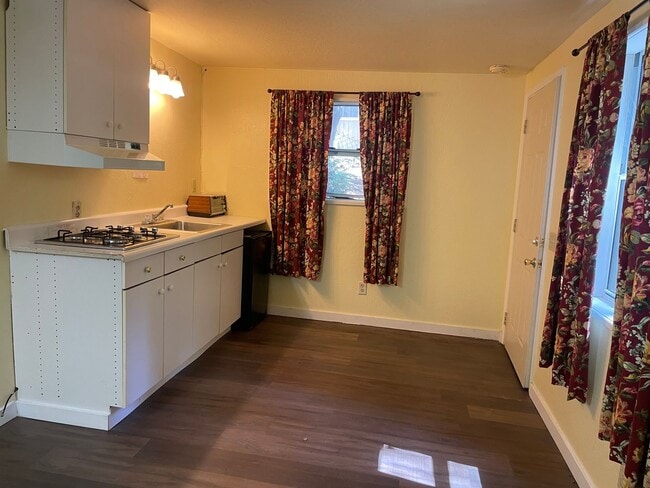 Building Photo - 3 bedroom 3 bath in Crestline.