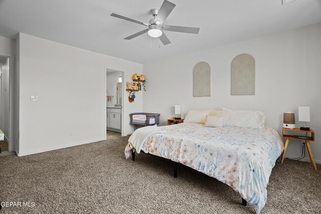 Building Photo - 15220 Apex Ct