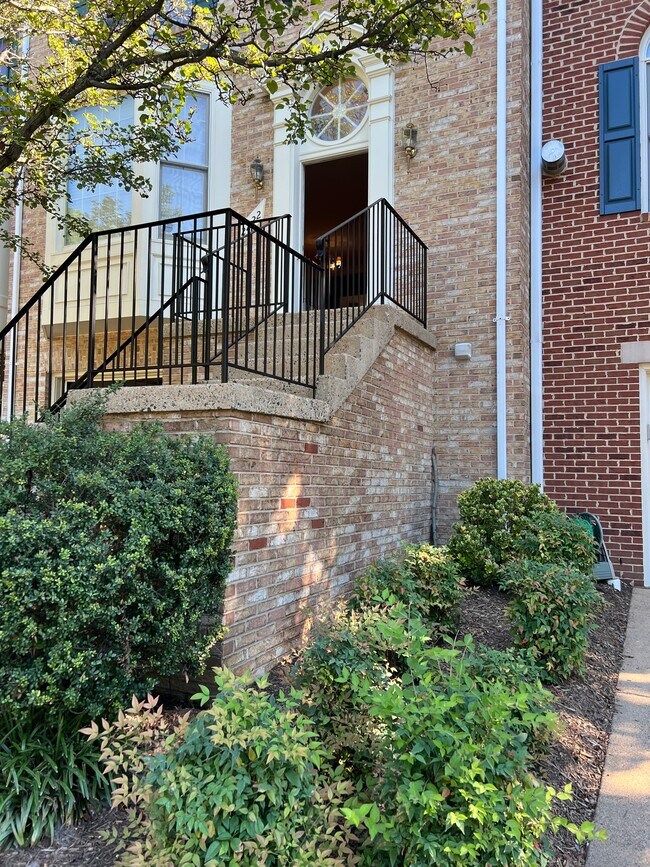 Primary Photo - 2222 Journet Dr