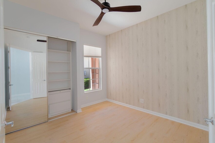 Building Photo - 4786 Blossom Dr