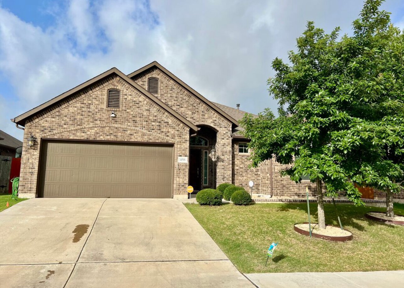 Building Photo - 456 Betony Loop