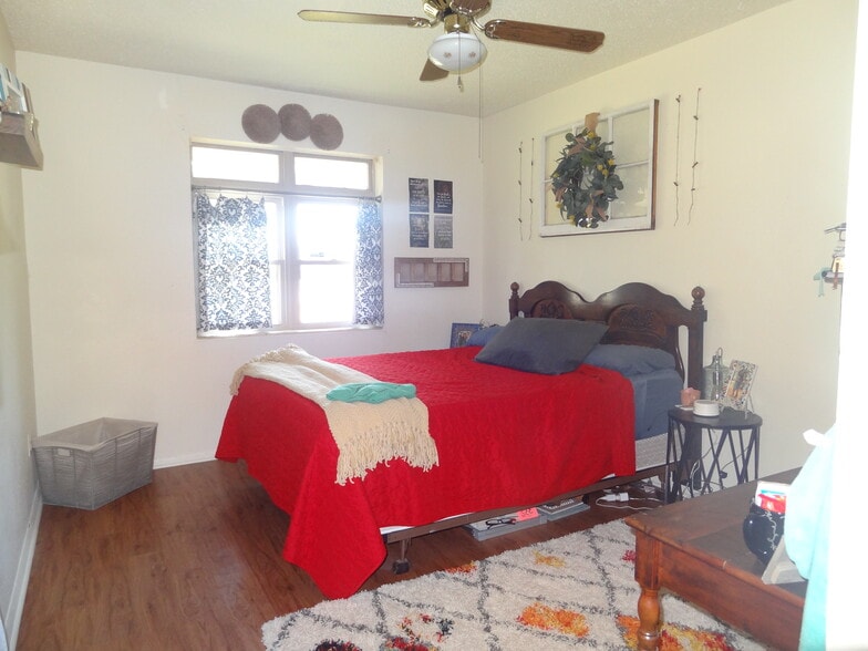 south bedroom - 2305 NW 50th St