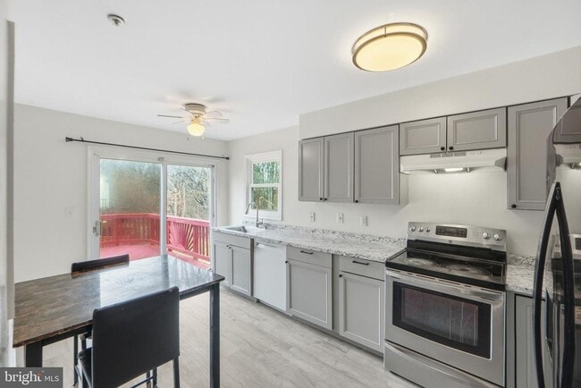 Building Photo - 10606 Fitzgibbon Ct