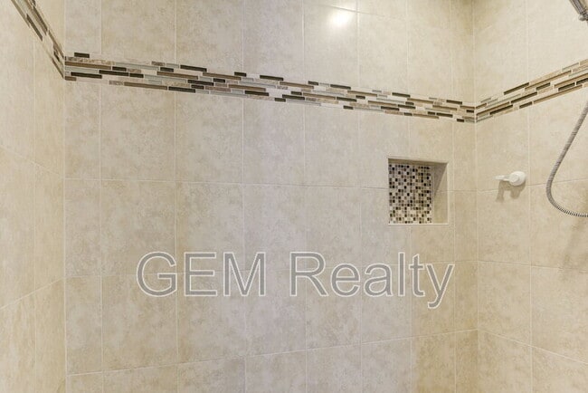 Building Photo - 15617 Mockingbird Ln