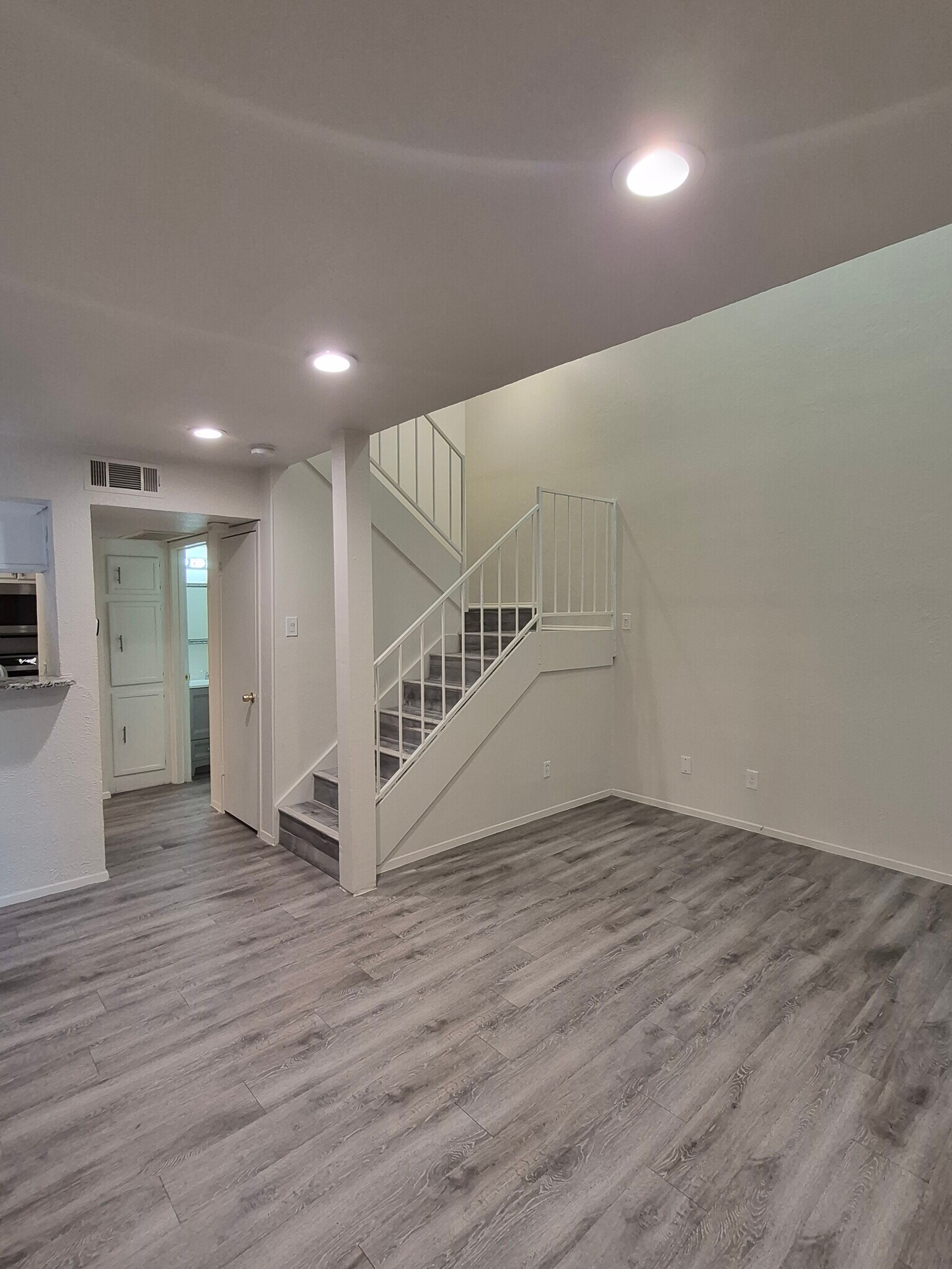 Building Photo - 9170 Forest Ln