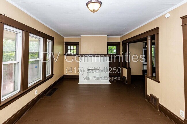 Building Photo - 1148 E 176th St