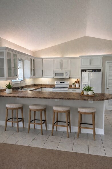 Building Photo - 1105 Raintree Ln