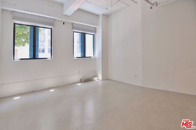 Building Photo - 849 S Broadway
