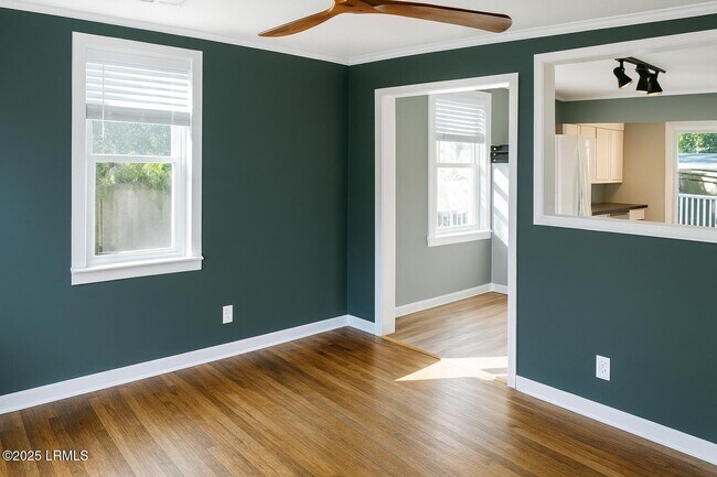 Building Photo - 174 James St