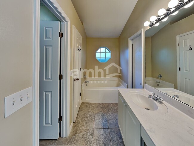 Building Photo - 2911 St James Ln