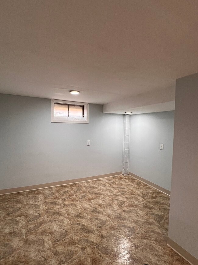 Building Photo - 1202 Reading St