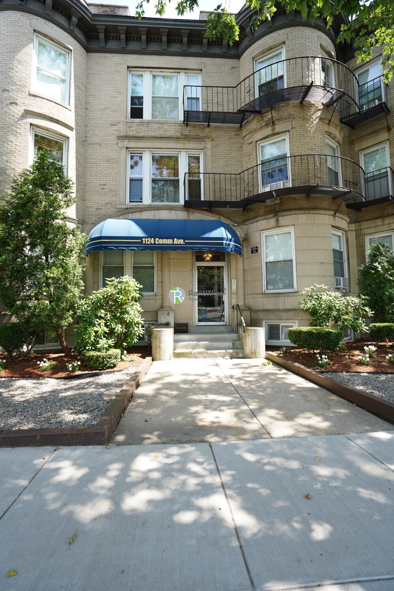 Building Photo - 1124 Commonwealth Ave