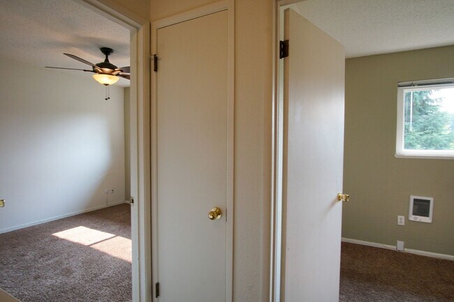 Building Photo - Beautiful Contemporary Townhouse-Style 2 Bdr in Brooklyn!