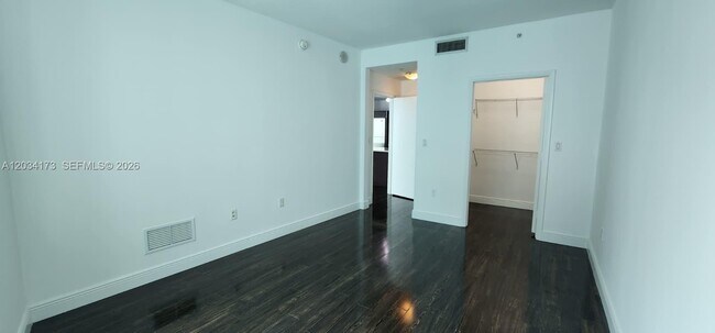 Building Photo - 1900 N Bayshore Dr
