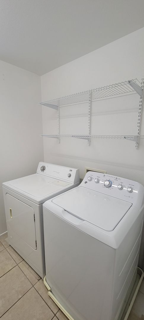 Building Photo - Executive Living Don't Miss Out 4 bdrm